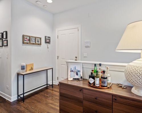 3904 Wolcott Ave, Chicago, IL 60613-2467