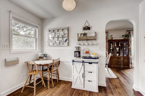 366 Commonwealth Ln, Elmhurst IL 60126-4918 exterior