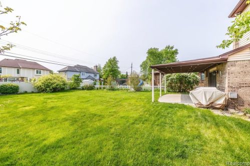 425 Rosemary St, Dearborn Heights MI  48127-3681 exterior