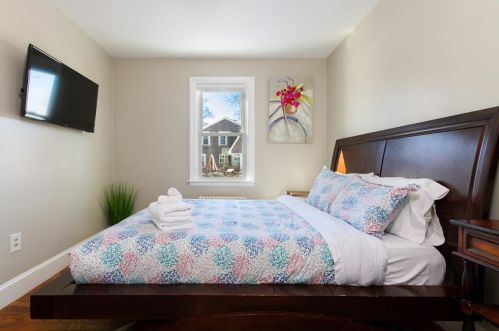 93 Maple Ave, Middletown RI 02842-4889 exterior