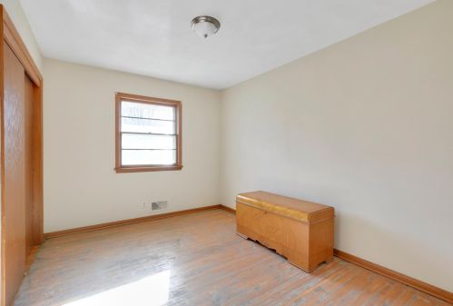 1251 Charlton St, Saint Paul MN 55118-2948 exterior