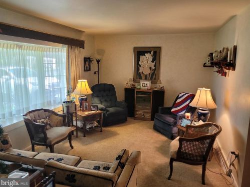 987 Hermosa Ave, Lancaster PA 17601-1526 exterior