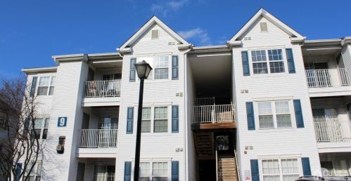 922 Waterford Dr, Edison NJ  08817-1910 exterior