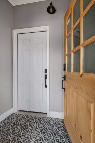 6804 Champlain Ave, Chicago IL 60637-4115 exterior