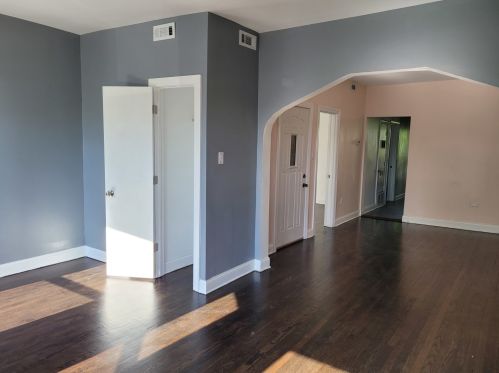 735 Ridgeway Ave, Chicago IL 60618-1010 exterior