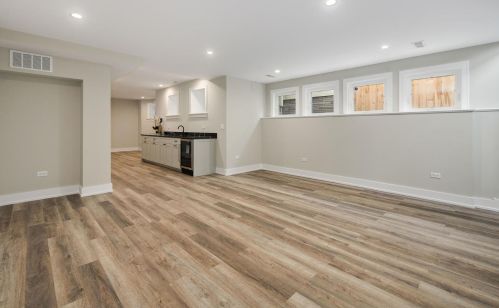 3128 Bernard St, Chicago IL  60618-6715 exterior