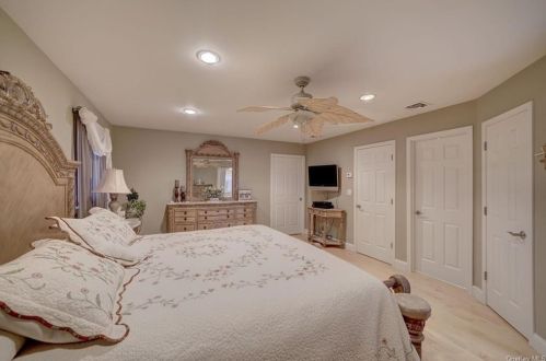 339 Clove Rd, Monroe NY 10950-4754 exterior