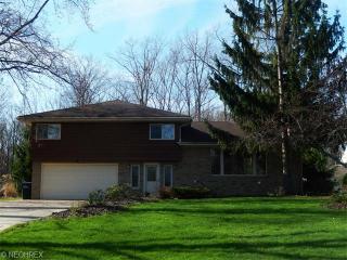 5100 Eastview Dr, Cleveland, OH 44131-6025