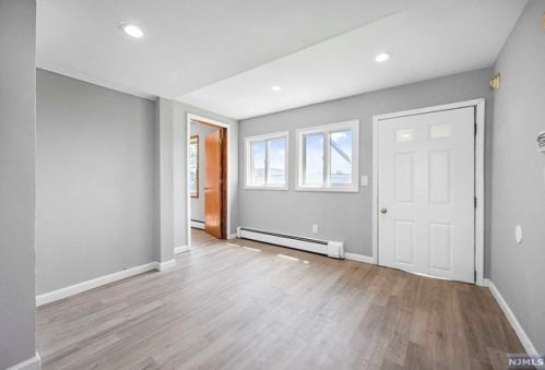 140 Clinton Pl, East Rutherford NJ 07073-1723 exterior