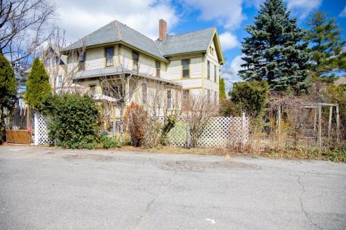 134 Buckingham St, Springfield MA 01109-3928 exterior