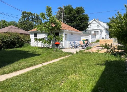 4532 Newhall St, Milwaukee WI 53211-1527 exterior