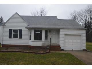 310 276th St, Cleveland OH  44132-1304 exterior