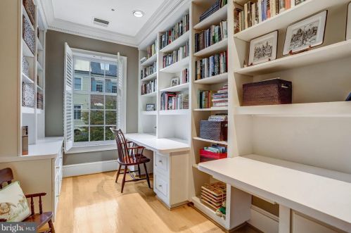 25 Wilkes St, Alexandria VA 22314-3853 exterior