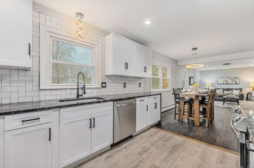 123 Clover St, Windsor CT 06095-3707 exterior