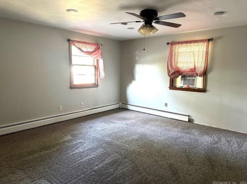 182 Quinnipiac Ave, North Haven CT 06473-3627 exterior