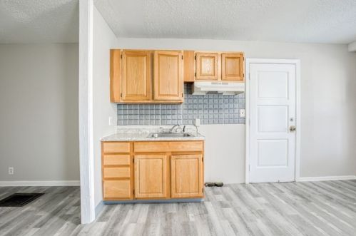 1603 Dwight St, Springfield MA 01107-1817 exterior