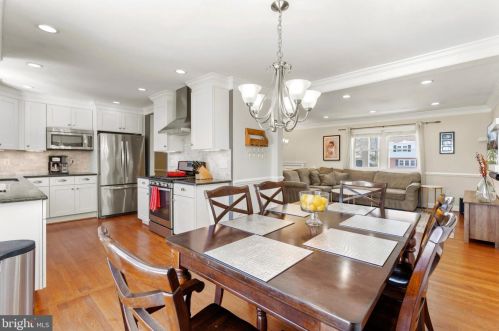 8213 Cooper St, Alexandria VA 22309-1052 exterior