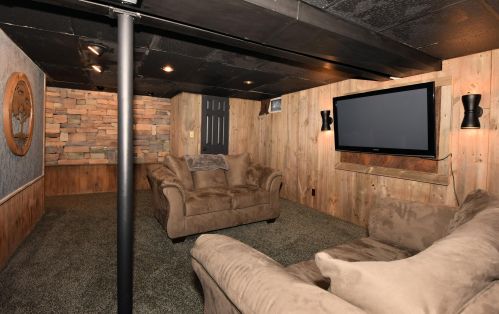 8803 Plainfield Ave, Milwaukee WI 53228-2227 exterior