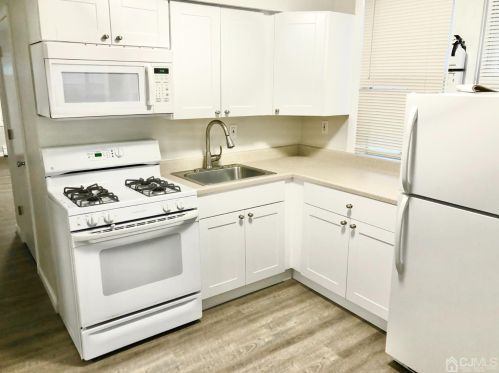 106 Fay St, Edison NJ  08837-3322 exterior