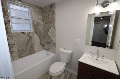 1045 Hunterdon St, Newark NJ  07112-2412 exterior