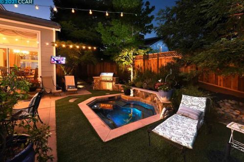 813 Vineyard Ct, Concord CA 94523-2189 exterior