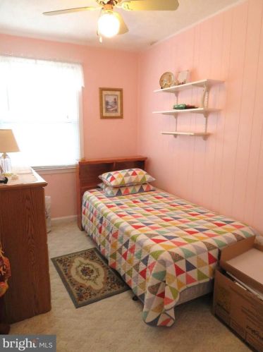 350 Krams Ave, Philadelphia PA 19128-4733 exterior