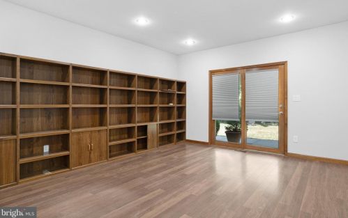 1 Madison Ct, Southampton NJ  08088-9046 exterior