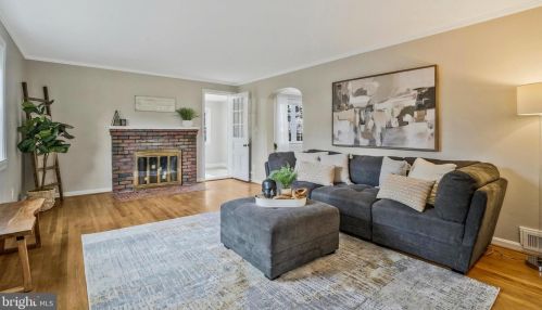 933 22nd St, Arlington, VA 22202-2624