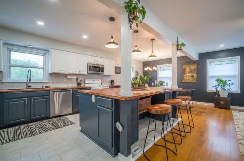 8454 52nd St, Milwaukee, WI 53223-3047