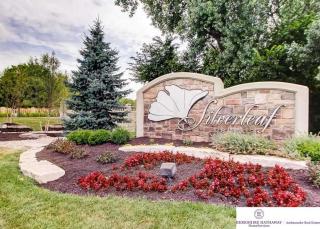 18733 Indiana St, Omaha, NE 68022-2961