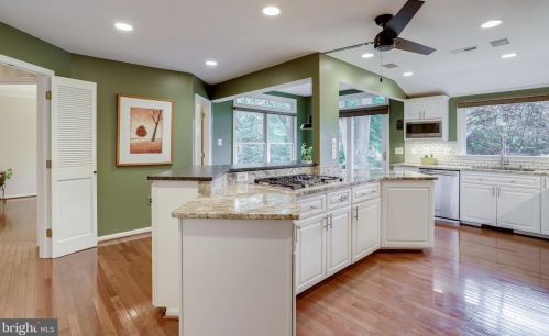 8909 Linton Ln, Alexandria VA 22308-2438 exterior