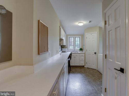 8909 Linton Ln, Alexandria VA 22308-2438 exterior