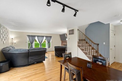 123 Colonial Hill Dr, Wallingford, CT 06492-3468