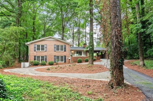 2279 Lyle Ave, Atlanta, GA 30337-1111