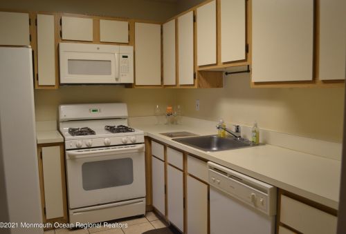 1902 Lilly Ln, Jackson Twp NJ 08527-4144 exterior