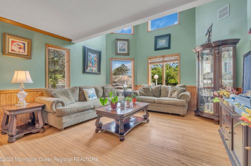 11 Arlene Dr, West Long Branch NJ 07764-1158 exterior