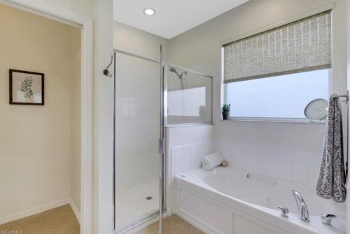 8392 Laurel Lk Blvd, Naples FL 34119-9794 exterior