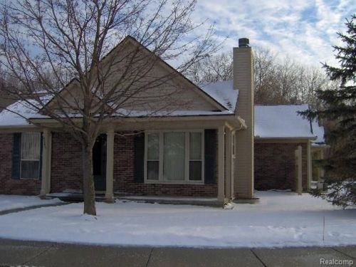 4046 Stonebridge, Holly MI  48442-9529 exterior