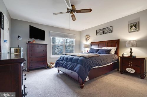 18 Stafford Ct, Trenton NJ 08690-3318 exterior