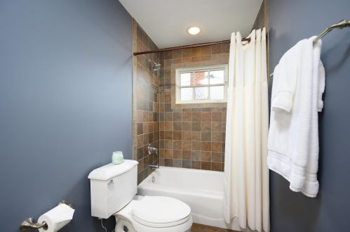 562 Linden Ave, Elmhurst IL 60126-4029 exterior