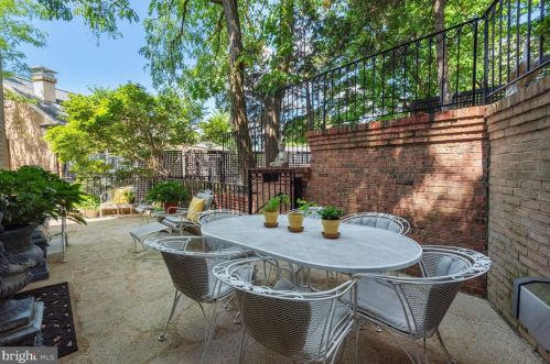 4501 Foxhall Cres, Washington DC 20007-1055 exterior