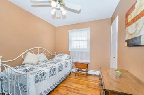 10 Metro Trl, Hopatcong NJ 07843-1554 exterior