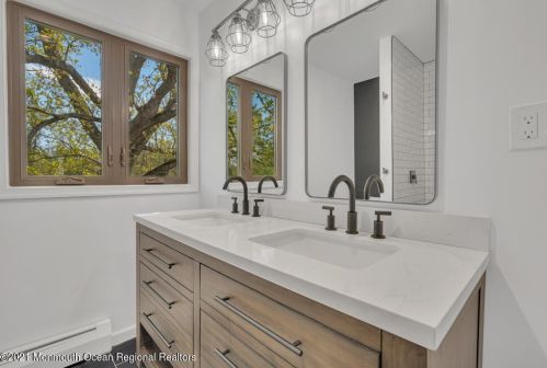 1120 Farmingdale Rd, Jackson Twp NJ  08527-1380 exterior