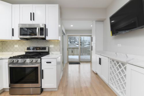 7810 Cressett Dr, Chicago IL  60707-1344 exterior