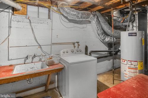 221 Locust St, Hanover PA  17331-2617 exterior