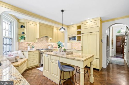 2108 Delancey St, Philadelphia PA 19103-6511 exterior