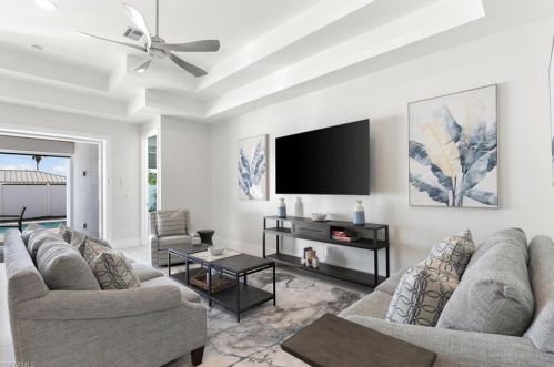 734 109th Ave, Naples, FL 34108-1881