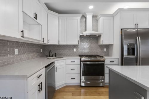 19 Becker Ter, Irvington NJ 07111-1311 exterior