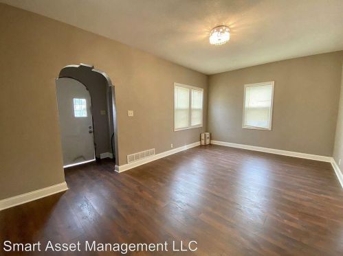 5015 49th St, Milwaukee, WI 53218-4319