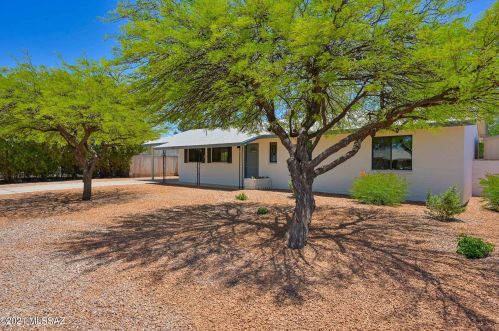 934 Carnegie Dr, Tucson, AZ 85710-4747